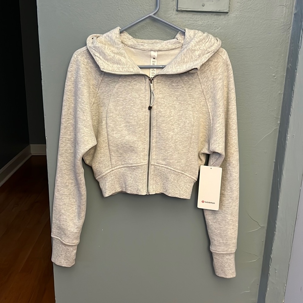 NWT Lululemon gray crop hoodie. Size 6